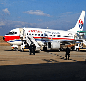 两江机场货运航空快运业稳步发展的原因是什么？